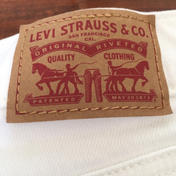 Levis white Jean shorts - Picture 5 of 10